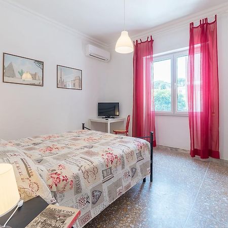 Red & White Vatican Apartment Rome Bagian luar foto