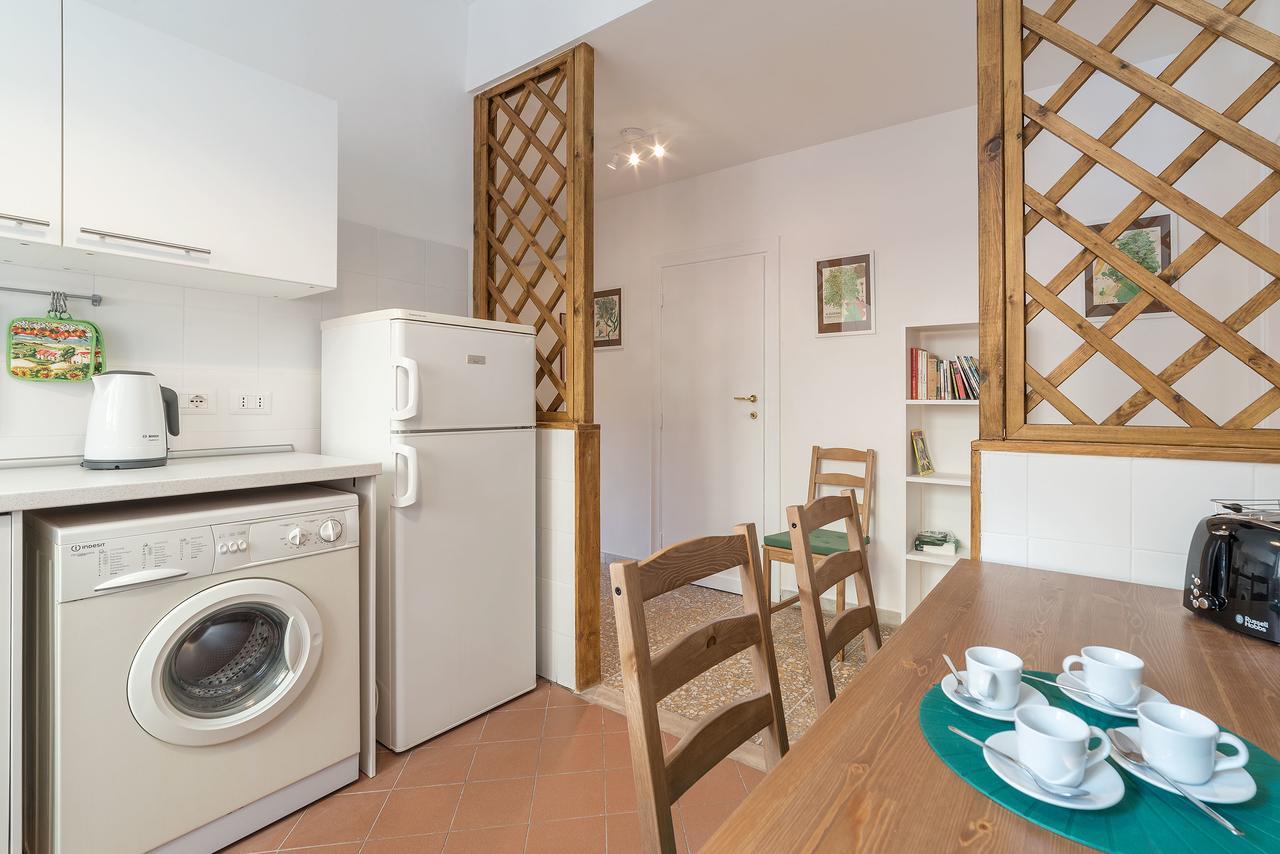 Red & White Vatican Apartment Rome Bagian luar foto