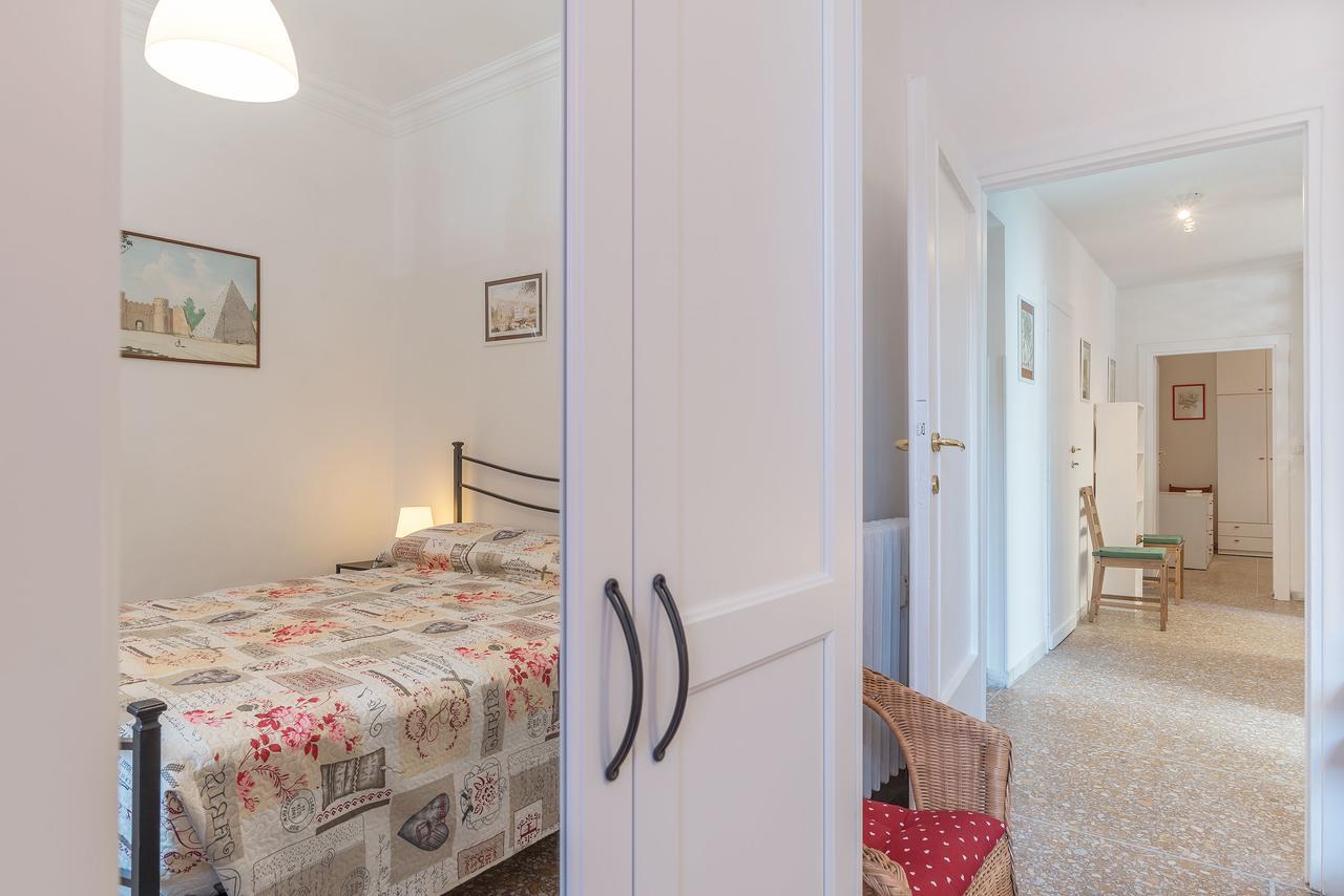 Red & White Vatican Apartment Rome Bagian luar foto