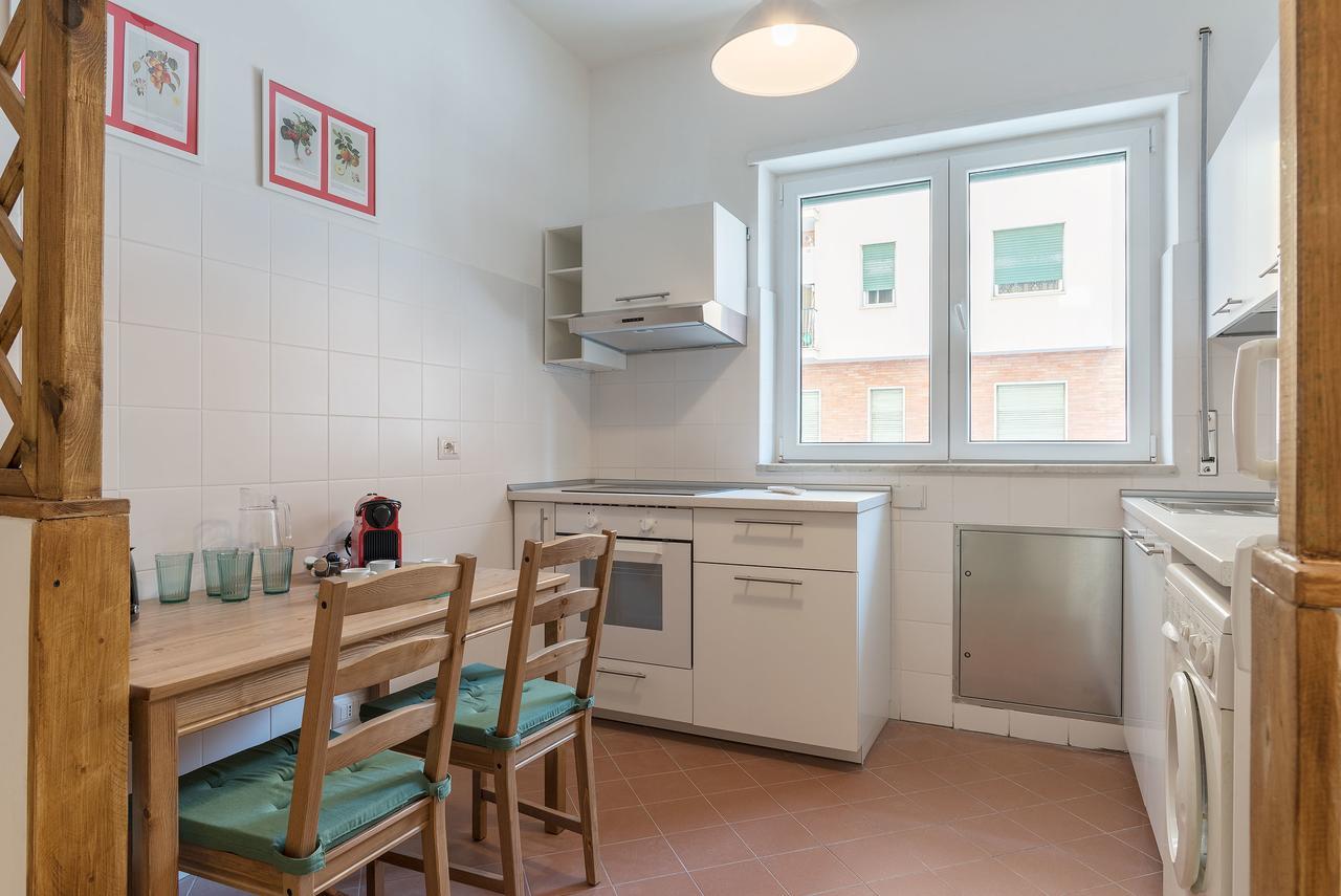 Red & White Vatican Apartment Rome Bagian luar foto