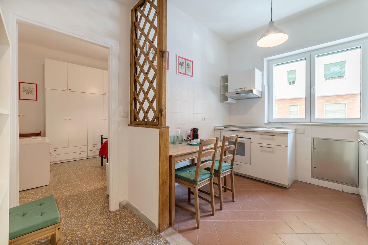 Red & White Vatican Apartment Rome Bagian luar foto