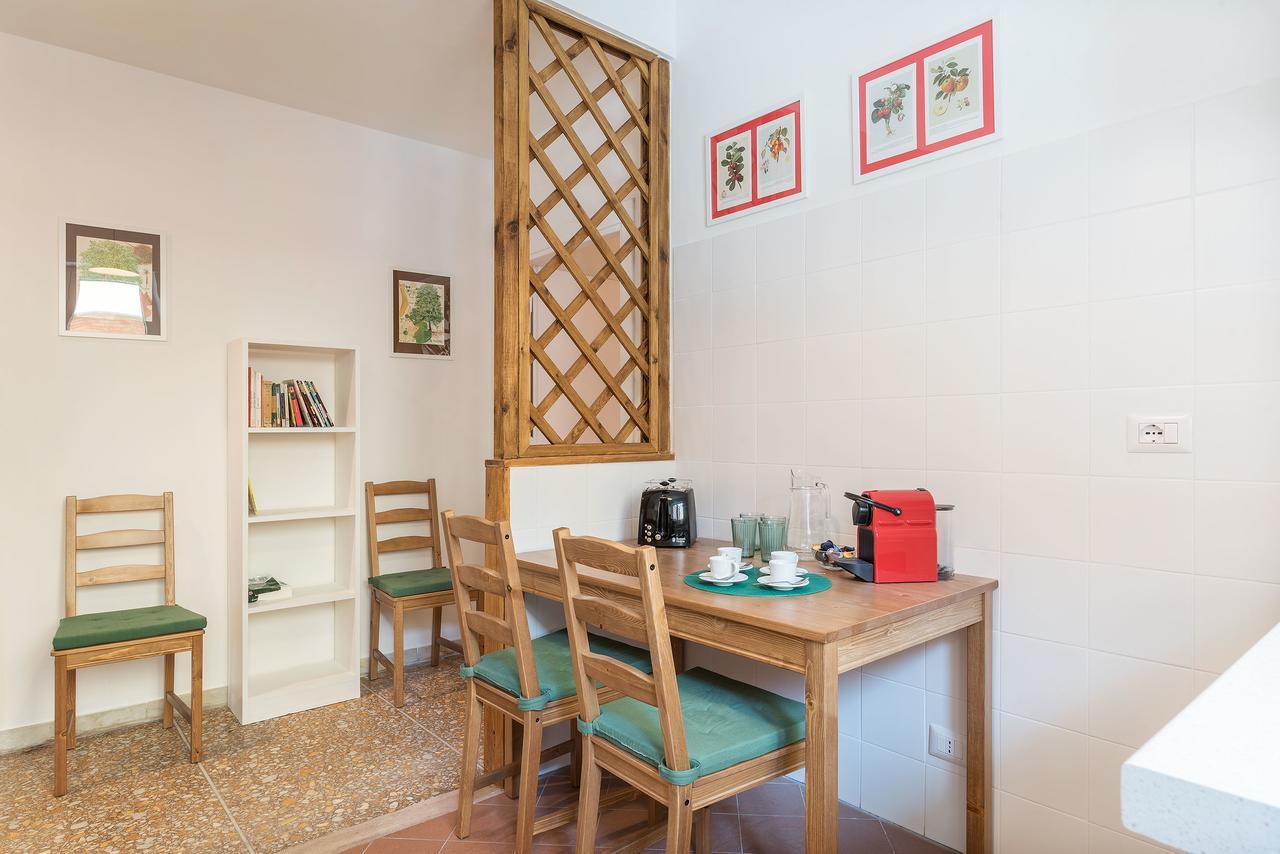 Red & White Vatican Apartment Rome Bagian luar foto